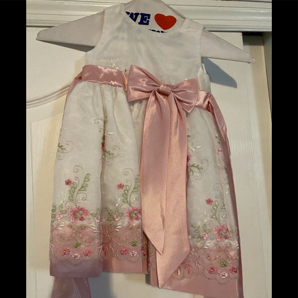 Girls dress pink and white with embroidery